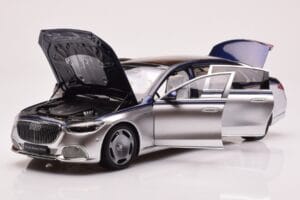 Mercedes Maybach S680 W223 Nautical Blå Cirrus Silver Almost Real 1:18 820125 Metall — bild 2 av 8