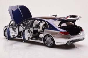 Mercedes Maybach S680 W223 Nautical Blå Cirrus Silver Almost Real 1:18 820125 Metall — bild 5 av 8