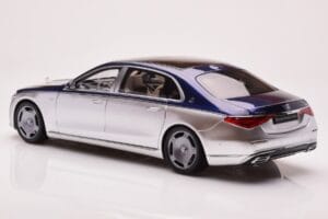 Mercedes Maybach S680 W223 Nautical Blå Cirrus Silver Almost Real 1:18 820125 Metall — bild 7 av 8