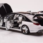 Mercedes Maybach S680 W223 Obsidian Svart Diamond Vit Almost Real 1:18 - image 4 of 7