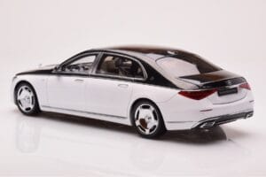 Mercedes Maybach S680 W223 Obsidian Svart Diamond Vit Almost Real 1:18 820121 Metall — bild 6 av 7