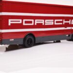 Mercedes O317 Porsche Transporter Röd CMR 1:18 - image 2 of 12
