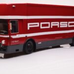 Mercedes O317 Porsche Transporter Röd CMR 1:18