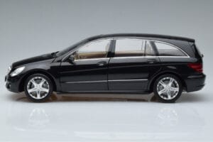 Mercedes R-Class W251 Obsidian Svart Minichamps 1:18 B66962325 Metall — bild 4 av 7