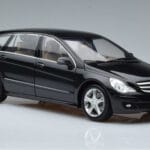 Mercedes R-Class W251 Obsidian Svart Minichamps 1:18 B66962325 Metall - image 5 of 7