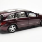 Mercedes R-Class W251 Röd Metallic Minichamps 1:18 - image 3 of 8