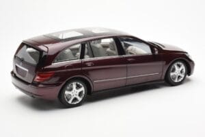 Mercedes R-Class W251 Röd Metallic Minichamps 1:18 150034602 Metall — bild 3 av 8