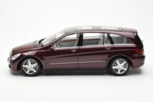 Mercedes R-Class W251 Röd Metallic Minichamps 1:18 150034602 Metall — bild 4 av 8