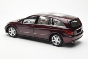 Mercedes R-Class W251 Röd Metallic Minichamps 1:18 150034602 Metall — bild 7 av 8