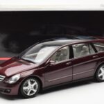 Mercedes R-Class W251 Röd Metallic Minichamps 1:18 - image 8 of 8