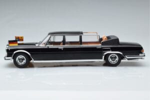 Mercedes 600 Pullman W100 Landaulet Queen Elizabeth II KK-Scale 1:18 KKDC181185 Metall — bild 3 av 6