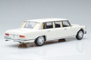 Mercedes S-Class 600 W100 LWB Pullman Vit MCG 1:18 MCG18188 Metall — bild 2 av 6
