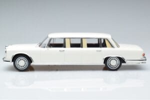 Mercedes S-Class 600 W100 LWB Pullman Vit MCG 1:18 MCG18188 Metall — bild 3 av 6
