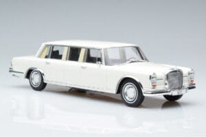 Mercedes S-Class 600 W100 LWB Pullman Vit MCG 1:18 MCG18188 Metall — bild 4 av 6