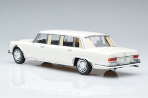 Mercedes S-Class 600 W100 LWB Pullman Vit MCG 1:18 MCG18188 Metall — bild 5 av 6