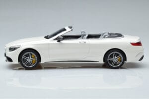 Mercedes AMG S63 A217 Cabriolet Diamond Vit GT Spirit 1:18 B66965712 Resin — bild 3 av 6