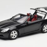 Mercedes SLK R171 Obsidian Svart Metallic Minichamps 1:18 B66962319 - image 2 of 9