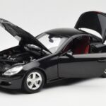 Mercedes SLK R171 Obsidian Svart Metallic Minichamps 1:18 B66962319 - image 3 of 9