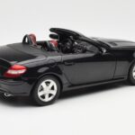 Mercedes SLK R171 Obsidian Svart Metallic Minichamps 1:18 B66962319 - image 4 of 9