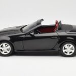 Mercedes SLK R171 Obsidian Svart Metallic Minichamps 1:18 B66962319 - image 5 of 9