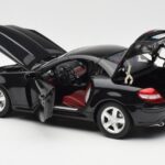 Mercedes SLK R171 Obsidian Svart Metallic Minichamps 1:18 B66962319 - image 6 of 9