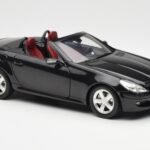 Mercedes SLK R171 Obsidian Svart Metallic Minichamps 1:18 B66962319 - image 7 of 9