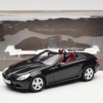Mercedes SLK R171 Obsidian Svart Metallic Minichamps 1:18 B66962319 - image 9 of 9