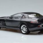 Mercedes SLR McLaren Svart CMC 1:18 - image 7 of 10