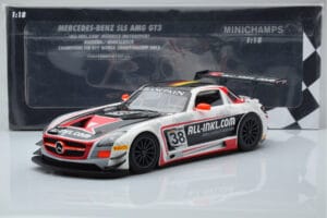 Mercedes SLS AMG GT3 Munnich Motorsport #38 M. Basseng / M. Winkelhock Champions FIA GT1 World Championship 2012 Minichamps 1 — bild 6 av 6