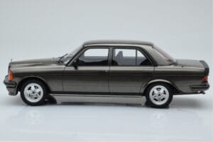 Mercedes W123 AMG 280 Grå Otto 1:18 OT750 Resin — bild 3 av 6