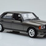Mercedes W123 AMG 280 Grå Otto 1:18 - image 4 of 6