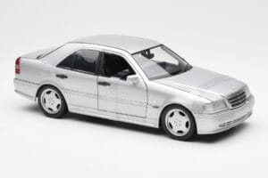 Mercedes C36 AMG W202 Silver UT Models 1:18 180035000 Metall — bild 4 av 6