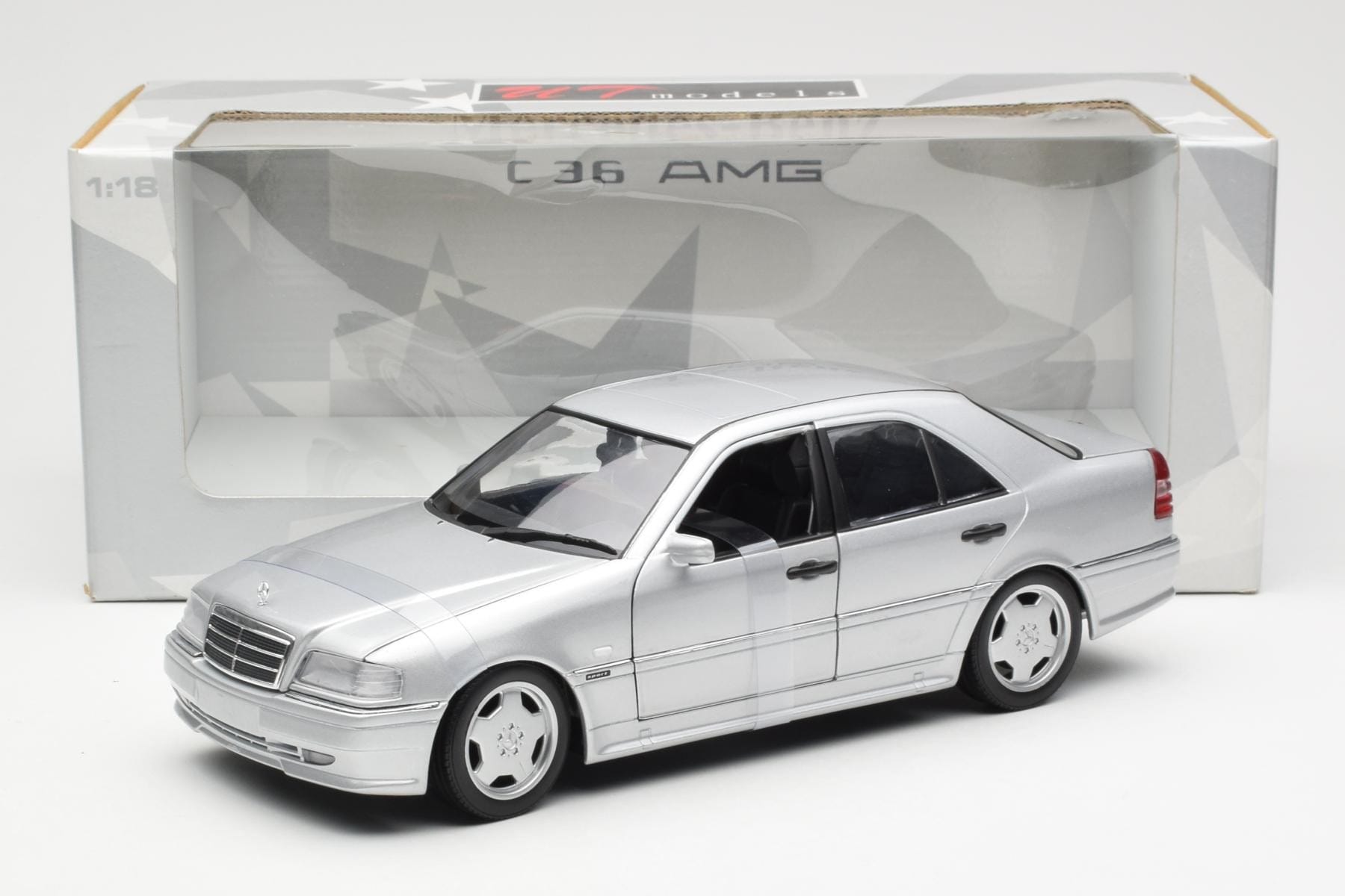 Mercedes C36 AMG W202 Silver UT Models 1:18 180035000 Metall — bild 6 av 6