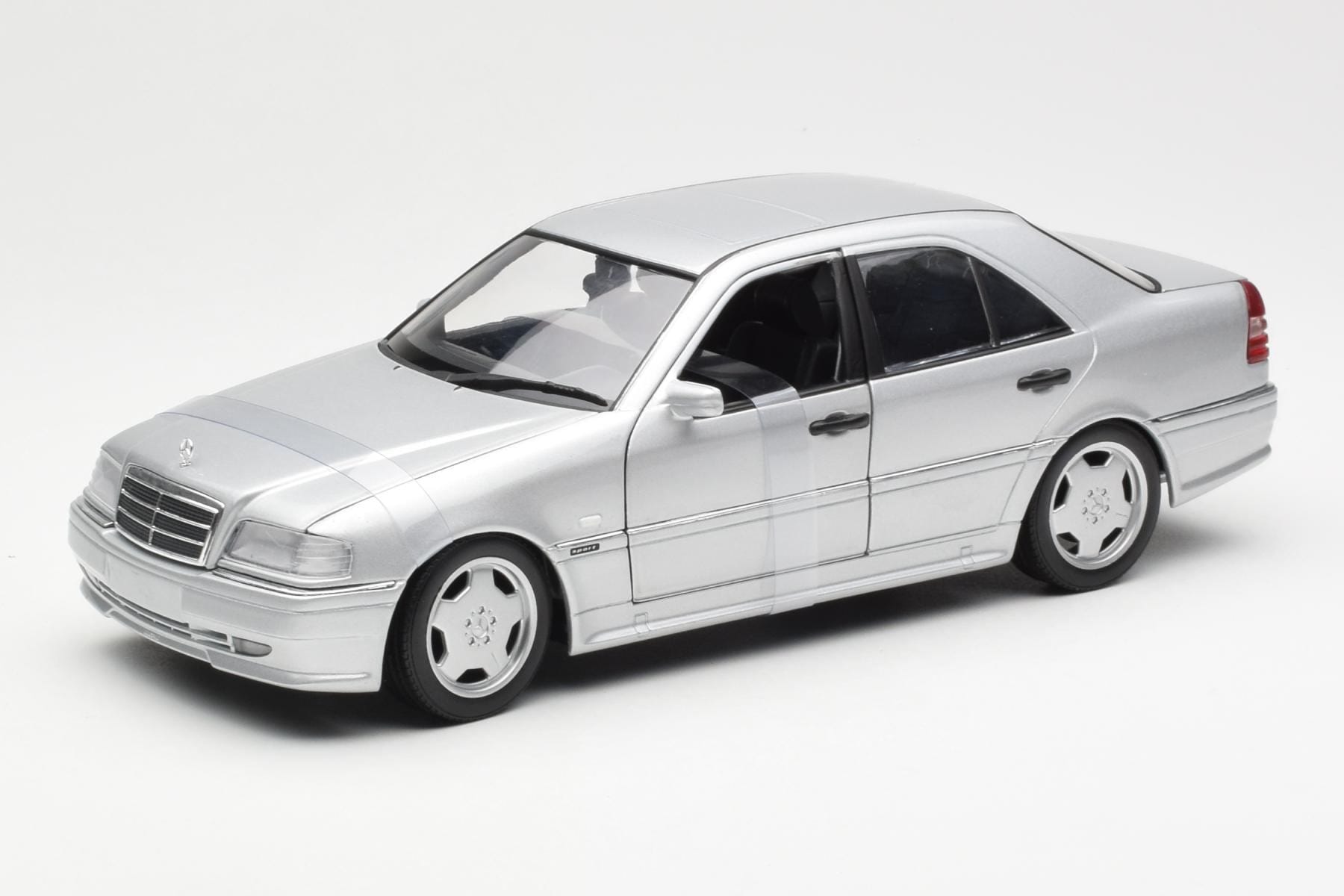 Mercedes C36 AMG W202 Silver UT Models 1:18 180035000 Metall