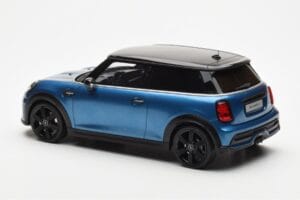 Mini Cooper S F56 Island Blå Otto 1:18 OT982 Resin — bild 5 av 6