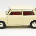 Morris Mini Minor Vit Kyosho 1:18 08964W - image 4 of 8