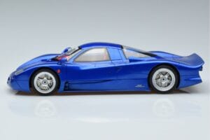 Nissan R390 GT1 Road Car GT Spirit 1:18 GT403 Resin — bild 3 av 6