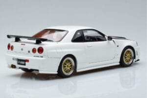 Nissan Skyline GT-R R34 Nismo Z-Tune Vit MotorHelix 1:18 M83407 Metall — bild 3 av 11