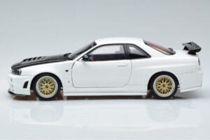 Nissan Skyline GT-R R34 Nismo Z-Tune Vit MotorHelix 1:18 M83407 Metall — bild 5 av 11