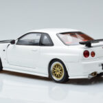Nissan Skyline GT-R R34 Nismo Z-Tune Vit MotorHelix 1:18 - image 7 of 11