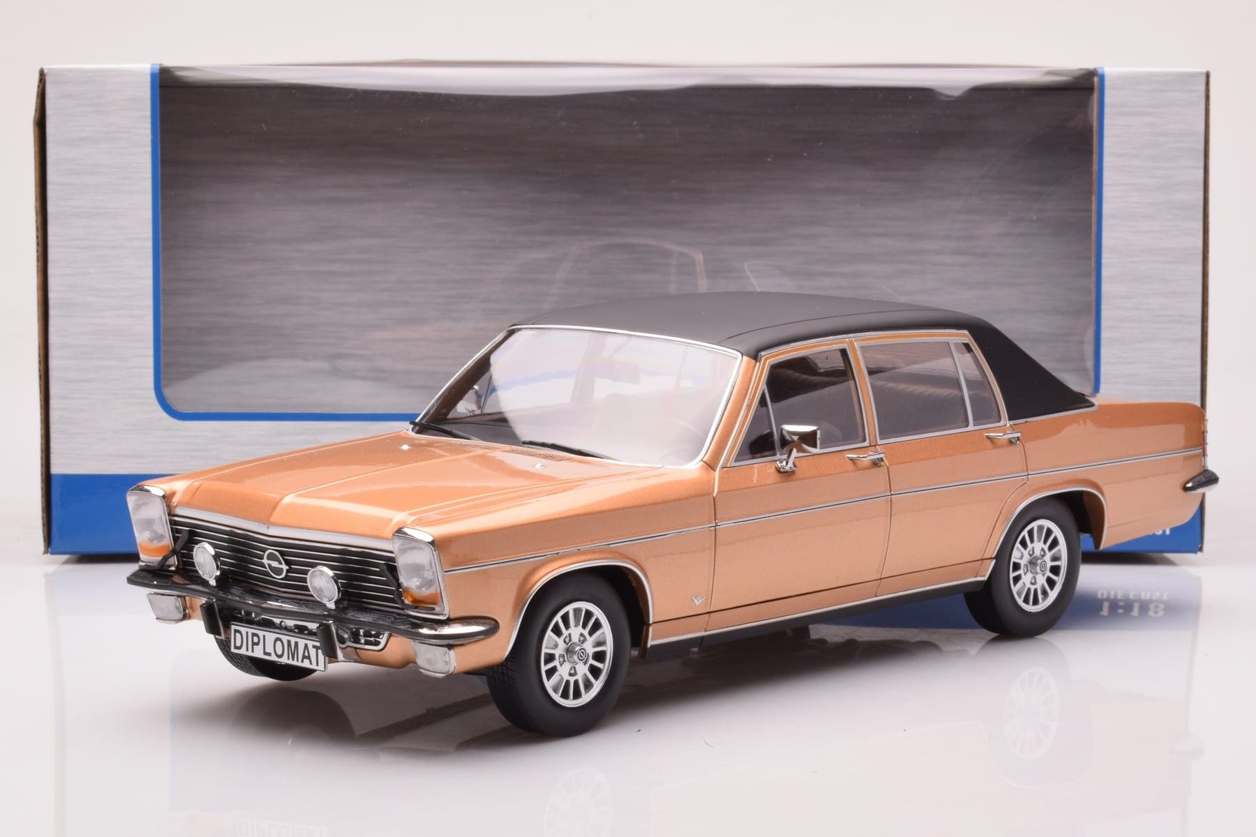 Opel Diplomat B Beige Metallic MCG 1:18 MCG18335 Metall — bild 6 av 6