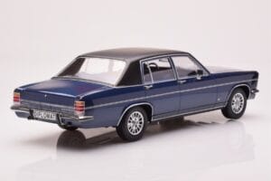 Opel Diplomat B Mörkblå Metallic MCG 1:18 MCG18336 Metall — bild 2 av 6