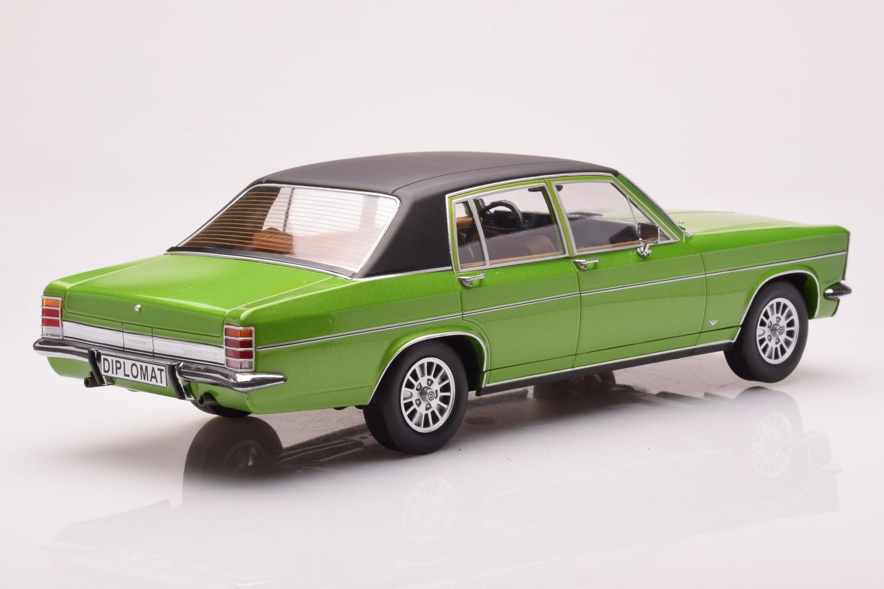 Opel Diplomat B Grön Metallic MCG 1:18 MCG18337 Metall — bild 2 av 6