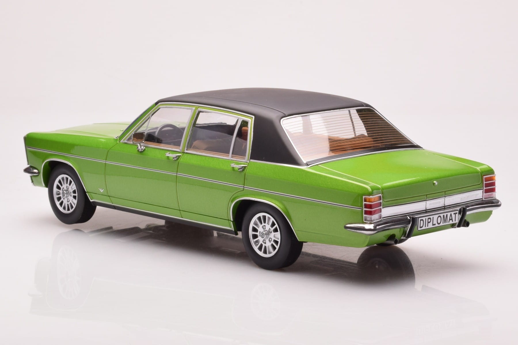 Opel Diplomat B Grön Metallic MCG 1:18 MCG18337 Metall — bild 5 av 6