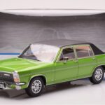 Opel Diplomat B Grön Metallic MCG 1:18 - image 6 of 6