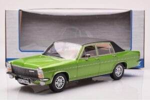 Opel Diplomat B Grön Metallic MCG 1:18 MCG18337 Metall — bild 6 av 6