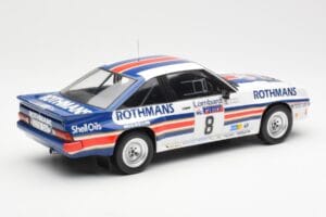 Opel Manta 400 Rothmans #8 J. McRae / I. Grindrod Lombard RAC Rally 1983 IXO 1:18 18RMC038A Metall — bild 2 av 6