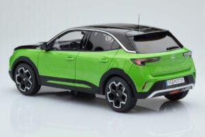 Opel Mokka-e GS Line Matcha Grön Otto 1:18 OT435 Resin — bild 4 av 5
