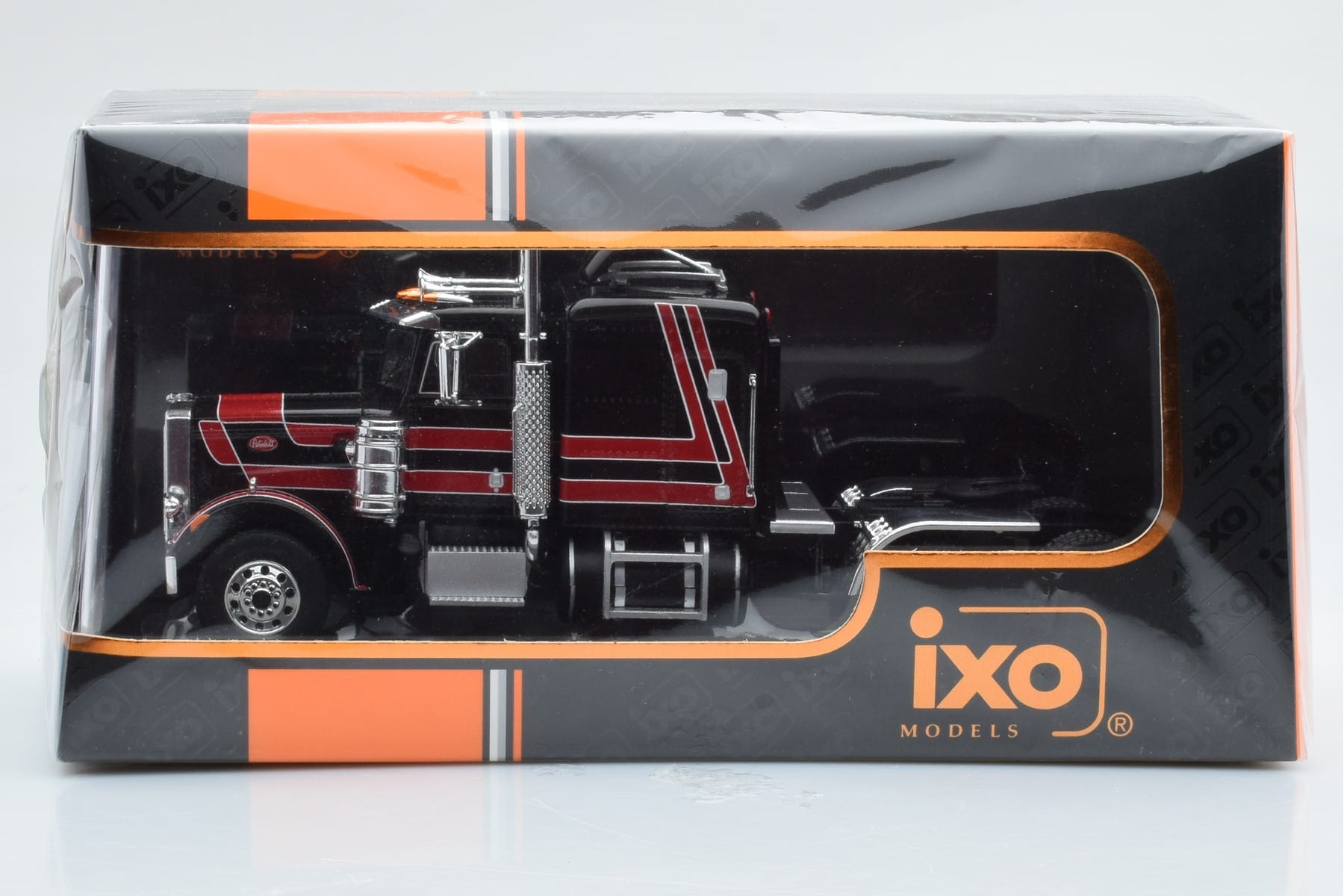 Peterbilt 359 Svart Röd IXO 1:43 TR158 Metall — bild 4 av 4