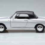 Peugeot 404 Cabriolet Silver Norev 1:18 - image 4 of 8